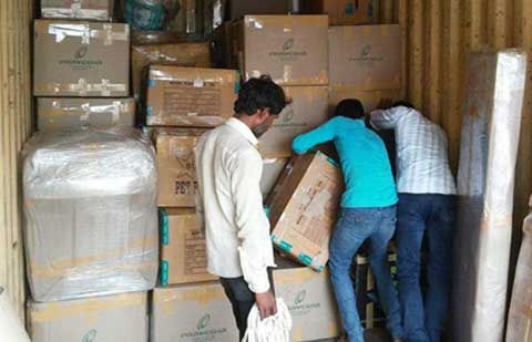Maruti-Home-Relocation-Movers-Packers-Loading.jpg